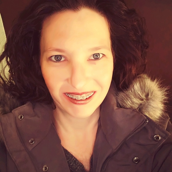 Meet your Posher, Carol - Picture 1 of 1